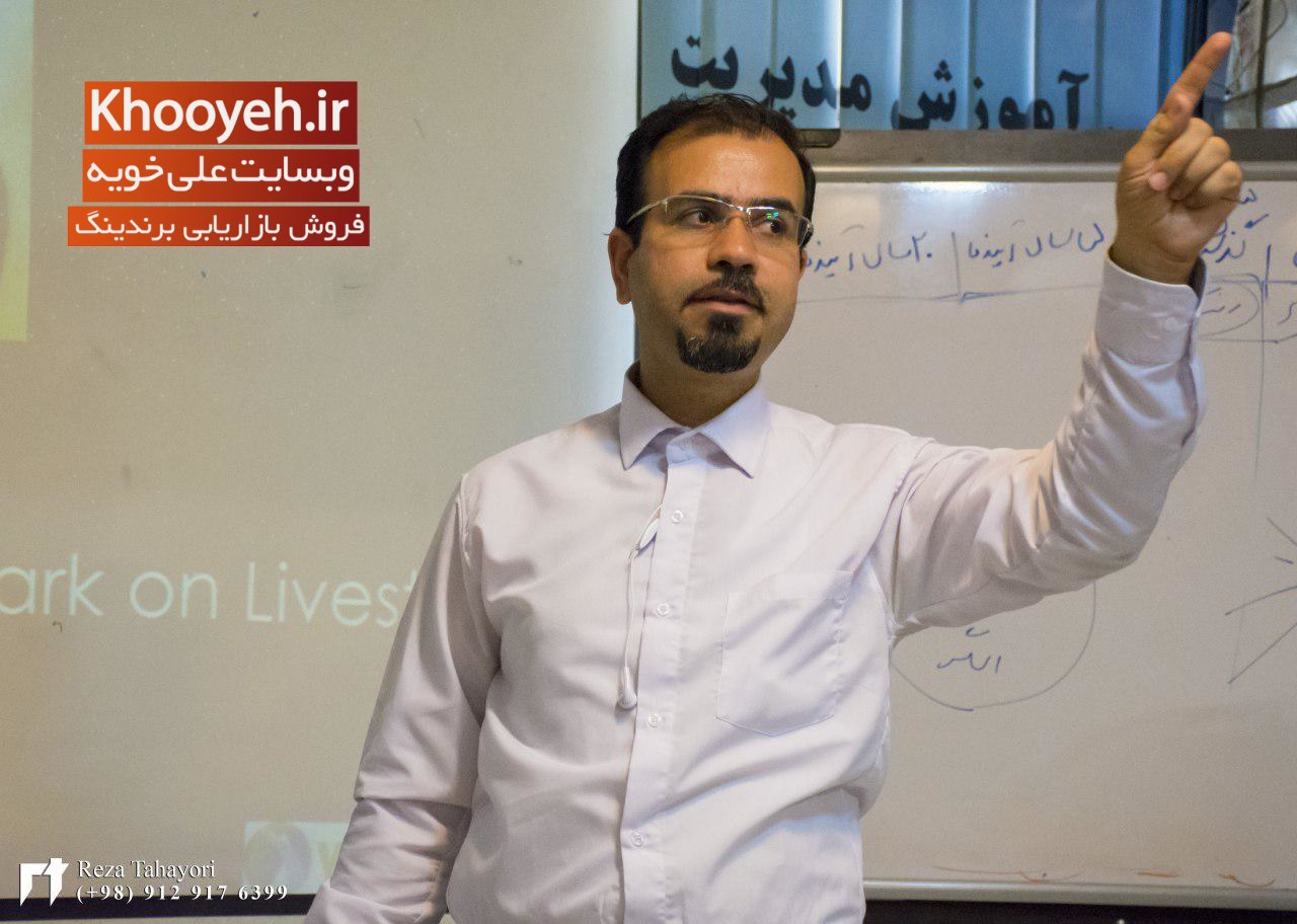 دکتر علی خویه مشاور و مدرس حوزه بازاریابی برندسازی در صنعت ساختمان کاشی سرامیک دکوراسیون